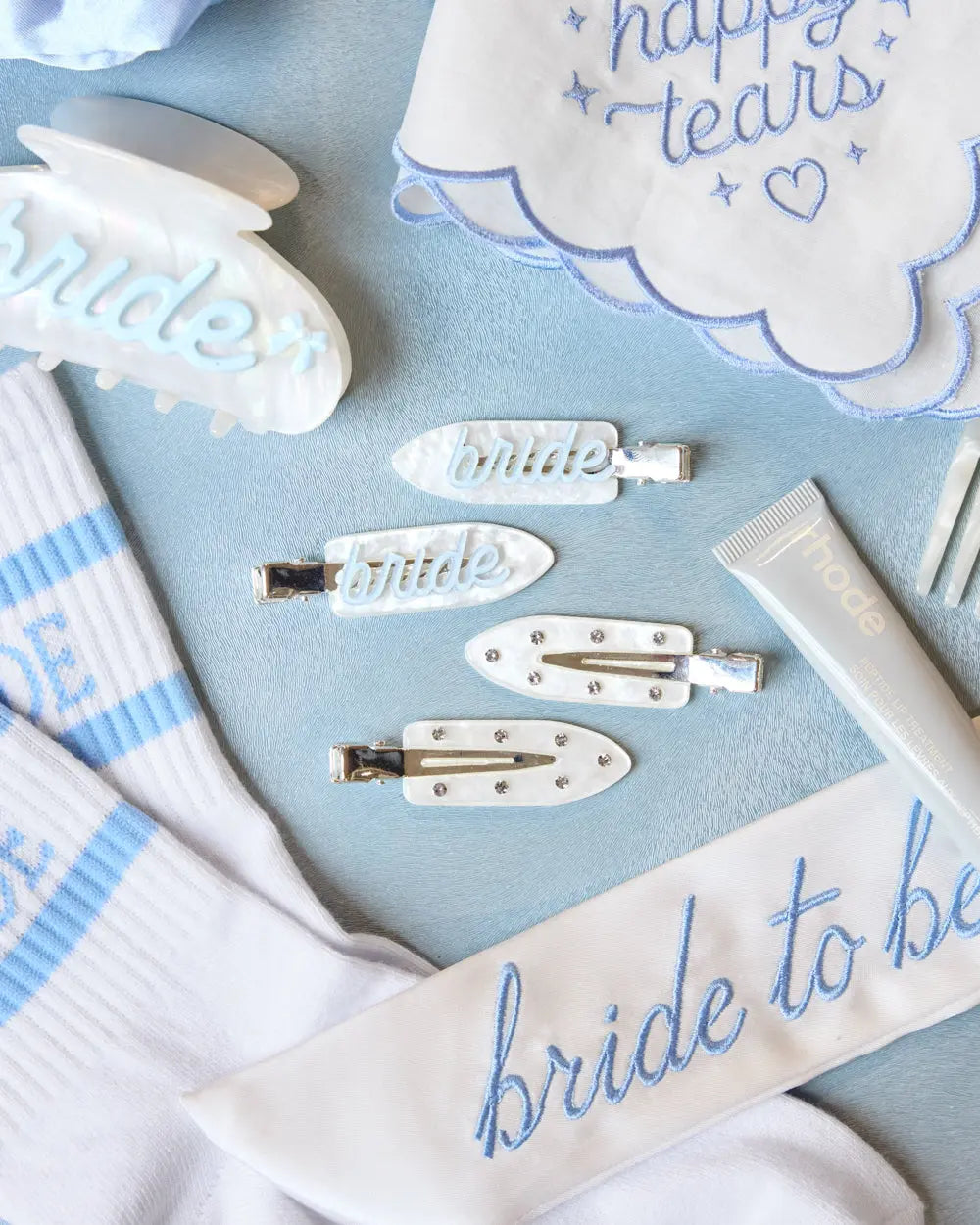 Something Blue Clips - 4 white acrylic clips xo, Fetti