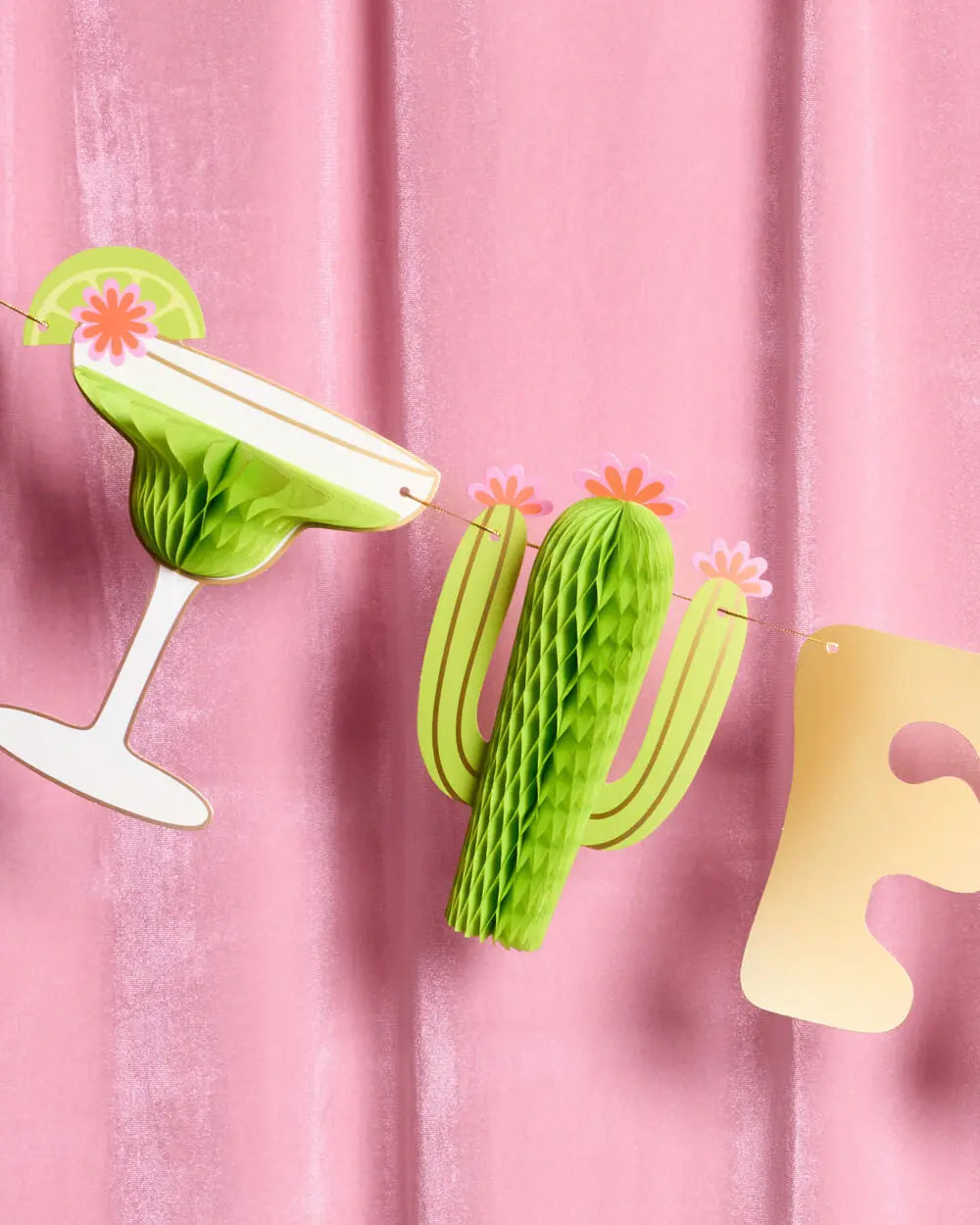 Final Fiesta Banner - 3D paper banner xo, Fetti
